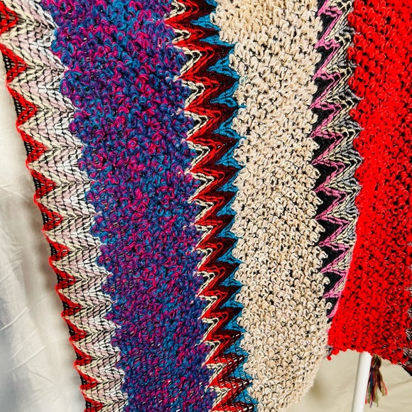 Poncho - Shaw - Picture 5 of 6